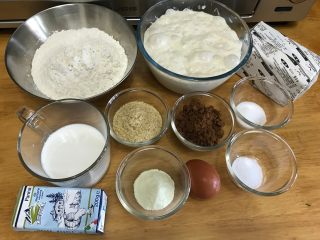 3、胚芽金枪鱼包,准备好所有的材料