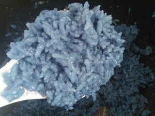 6、#辅食计划#“蓝钻”水果寿司,煮熟后一定要用铲子搅拌再保温10分钟