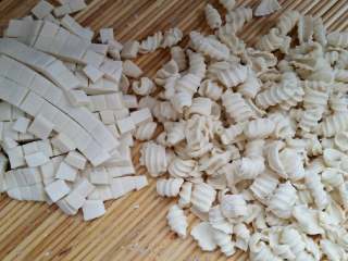 2、寿司帘猫耳朵,这是在盖碟上搓的