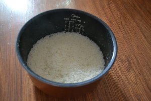 3、#明天吃什么？#吞拿鱼饭团便当,煮饭