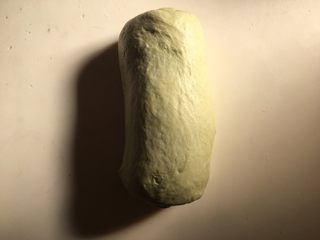 2、樱花抹茶豆沙面包,卷起来