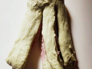 3、樱花抹茶豆沙面包,切3刀