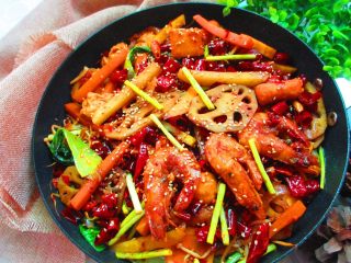 25、麻辣香锅,之所以在炒料理加入番茄酱，是为了提鲜