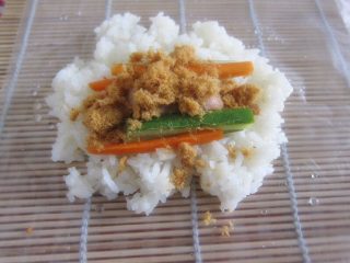 5、日式炸饭团,撒上肉松