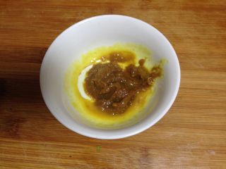 5、咖喱米饭包油条,取出搅合均匀