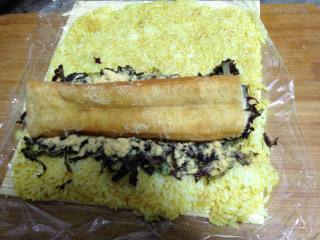 12、咖喱米饭包油条,放上油条