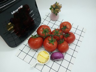 1、了不起的小番茄+意式番茄酱,先来准备一下一会需要用到的材料，当然最重要的就是有一台破壁机，