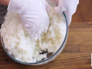 6、醪糟&酒酿鸡尾酒&酒酿小圆子,直至所有糯米饭散开,但是碗底部没有多余水分的时候,就可以了