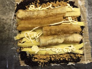 11、紫米粢饭团,喜欢沙拉酱的可以放点沙拉酱