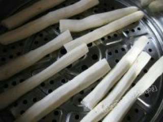 3、山药豆沙卷,3.山药去皮入笼蒸15分钟