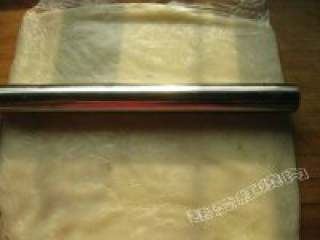 5、山药豆沙卷,5.用擀杖把山药擀成山药泥