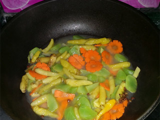 7、泡椒鹌鹑蛋,开后关火，倒入容器中待凉