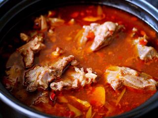 14、什锦海鲜羊蝎子鸳鸯火锅,美味的大酱羊蝎子就做好了