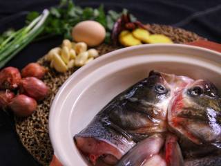 1、砂锅鱼头,全图