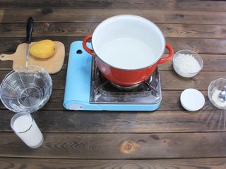 1、泰式芒果椰汁西米糕,准备食材与工具如图！