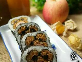 10、小熊寿司卷,再配上银耳南瓜糊，一份简单早餐就完成啦！