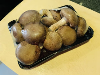 1、香菇牛肉酱,香菇待用