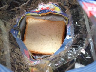 1、炸香蕉,如图吐司去掉边边