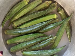 2、秋葵刺身,盐洗