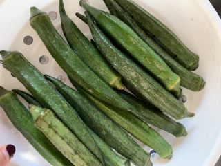 3、秋葵刺身,洗净