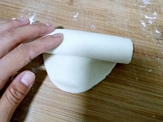 20、肉夹馍,卷起。