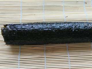 6、≈肉松寿司≈,把它们卷紧