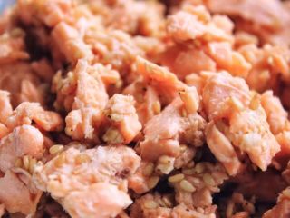 8、日式鲑鱼松,依然撒点白芝麻点缀。就是成品啦！