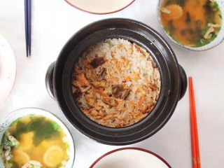 10、日式鲑鱼松,做鲑鱼釜饭，同饭一起煮。也很不错！