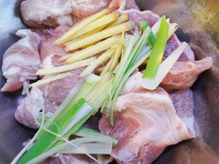 6、蜜汁叉烧肉（烤箱版）,放入盆中