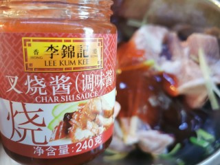 8、蜜汁叉烧肉（烤箱版）,加入叉烧酱150克