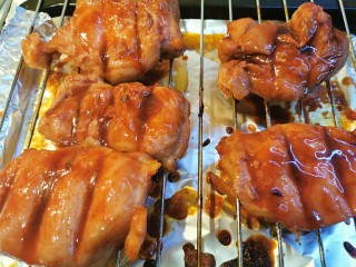 18、蜜汁叉烧肉（烤箱版）,翻面继续烤20分钟左右