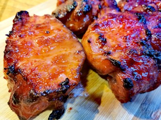 24、蜜汁叉烧肉（烤箱版）,颜色鲜亮，趁热特别好吃