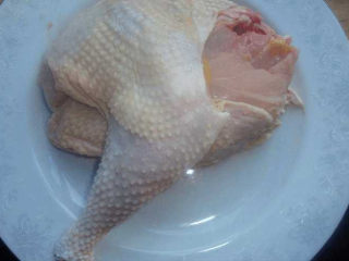 1、鸡腿的新吃法，你一定没试过，又香又好吃,鸡腿洗干净备用