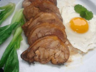 12、鸡腿的新吃法，你一定没试过，又香又好吃,可以放点蔬菜，再来一颗荷包蛋，营养美味。