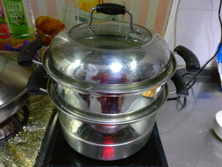 14、美容养颜豆皮蔬菜肉卷—送给美丽的女神们,蒸锅上汽后，蒸20-25分钟。