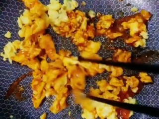 11、葱花鸡蛋酱,翻炒均匀即可