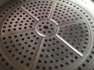 21、芝麻蜂蜜包,准备蒸锅 先把水烧热关火备用