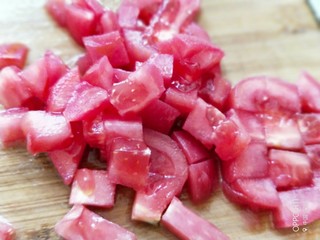 3、西红柿海角面,然后切叮备用