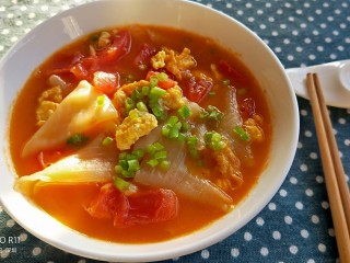 16、西红柿海角面,装碗，撒一点葱花就可以美美的享用了