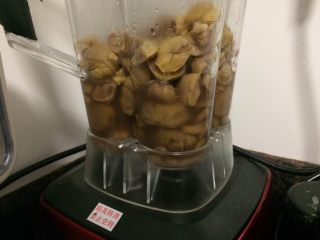 7、焦糖海盐栗子酱,全部倒入破壁机里