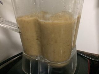 8、焦糖海盐栗子酱,选酱料功能打成泥，打了两次。