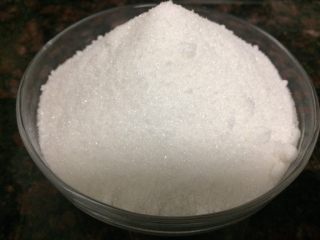 13、焦糖海盐栗子酱,炒好的栗子泥置一旁，来煮焦糖、煮淡奶，先备好材料，糖。