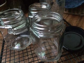 27、焦糖海盐栗子酱,提前把装栗子酱的瓶子消毒晾干。