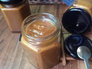 29、焦糖海盐栗子酱,装了三瓶小一瓶大中，放冰箱冷藏保存。