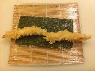 5、????寿司反卷天妇罗虾,继续放炸好的天妇罗虾