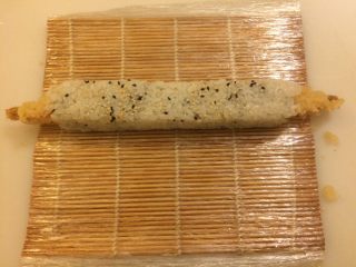 6、????寿司反卷天妇罗虾,包好成型