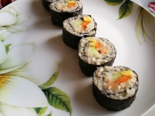 11、紫菜包饭,切好的成品,开吃!