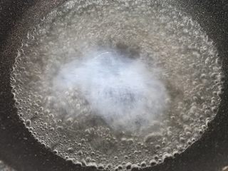 8、粉丝波菜拌鸡肉丝,接着粉丝烫熟