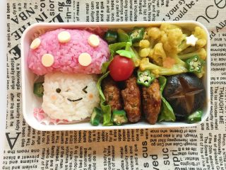 20、蘑菇小姐便当,好啦,装好便当,赶紧接孩子去