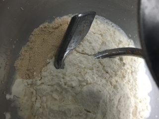 3、中种葡萄干吐司,厨师机揉面